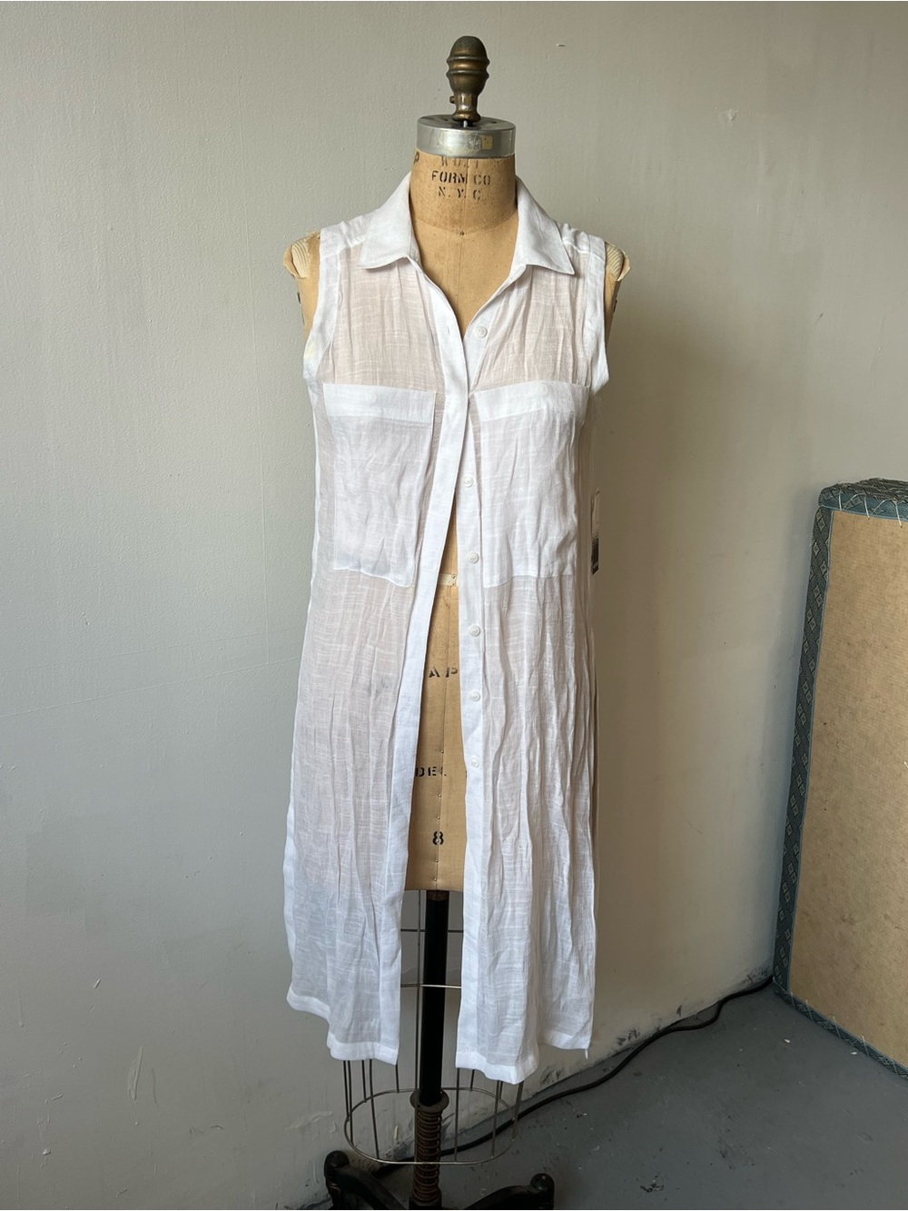 Kensie White Sleeveless Button-Front Long Tunic